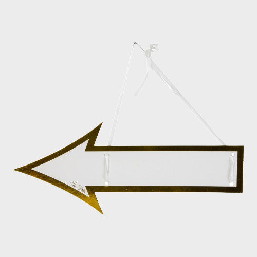 Vita skyltar med guldkant