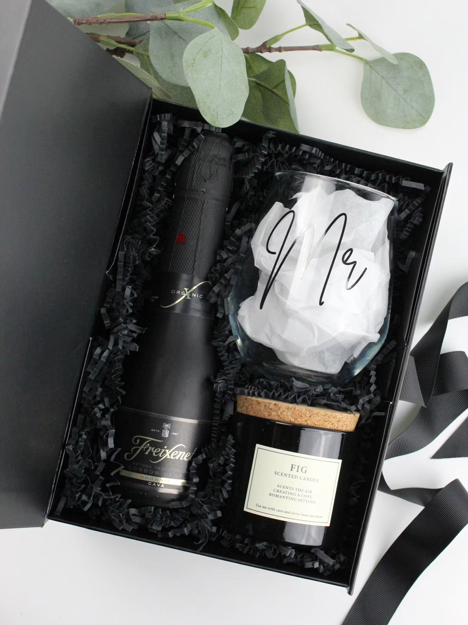 Strimlat papper, Svart