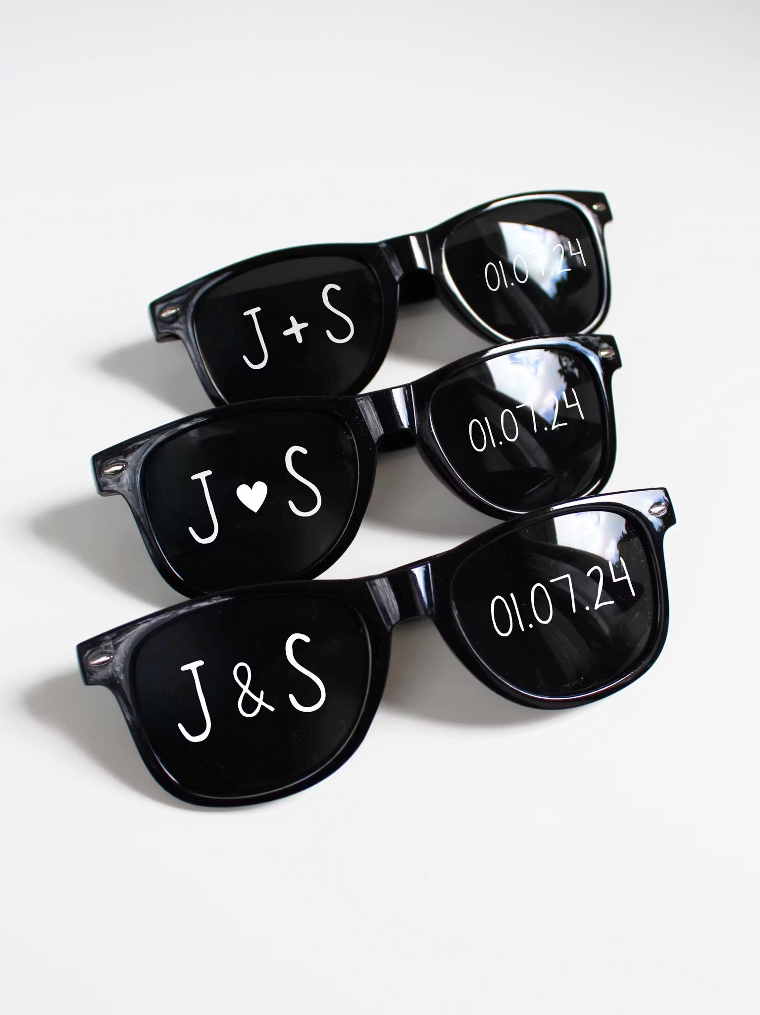 Svarta solglasögon med personligt tryck