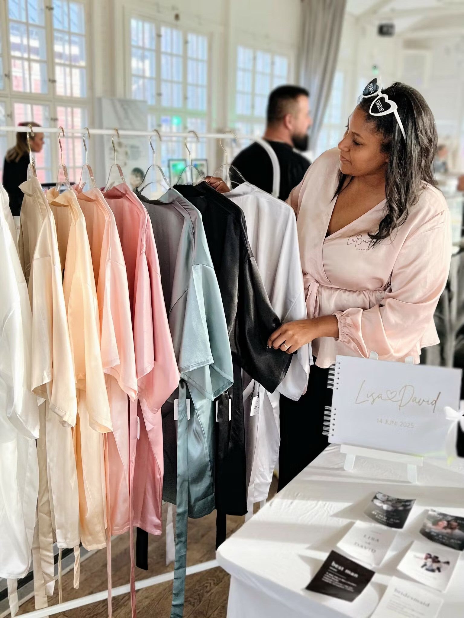 Personlig morgonrock i exklusiv satin med tryck