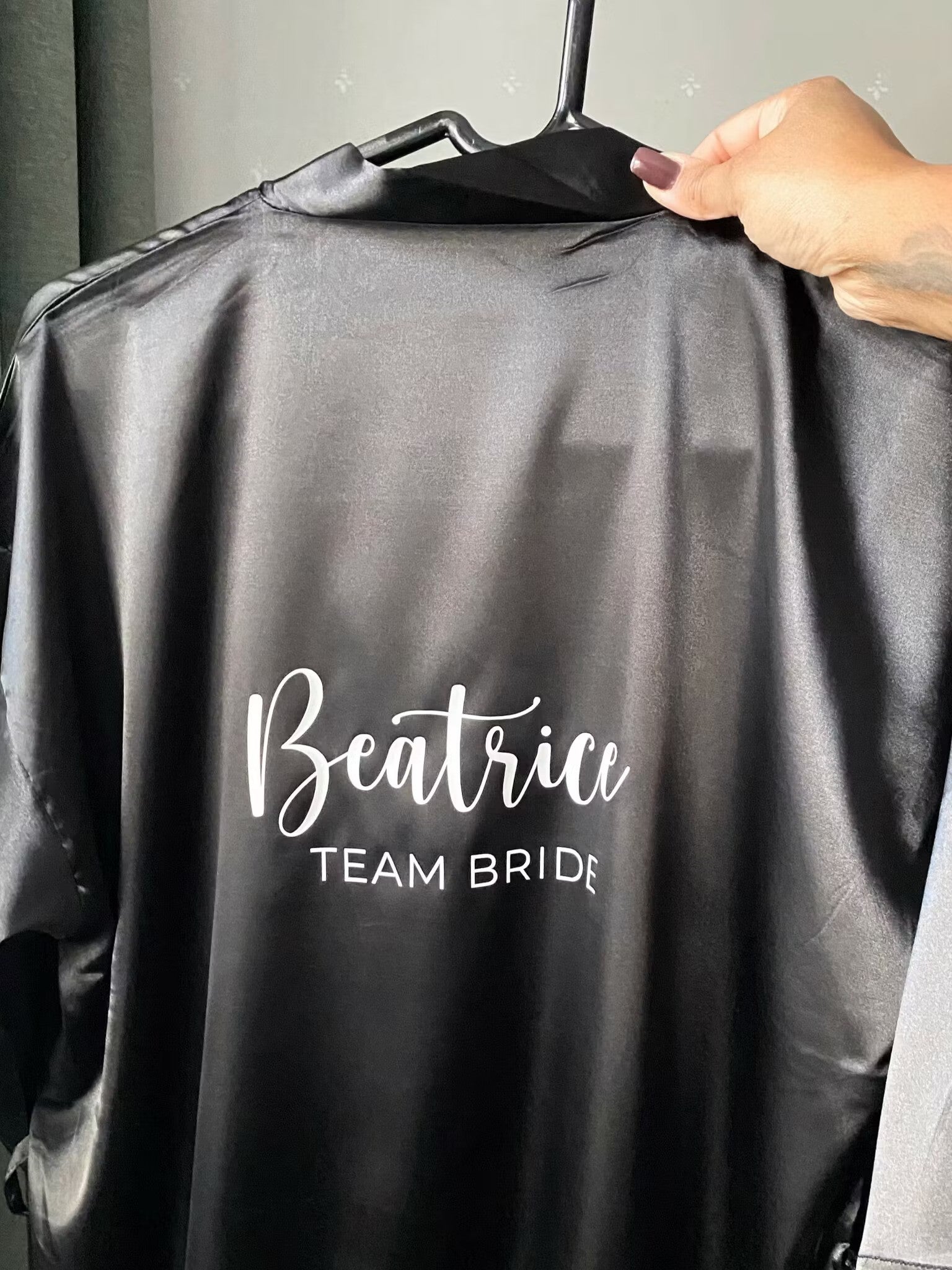 Personlig morgonrock i exklusiv satin med tryck